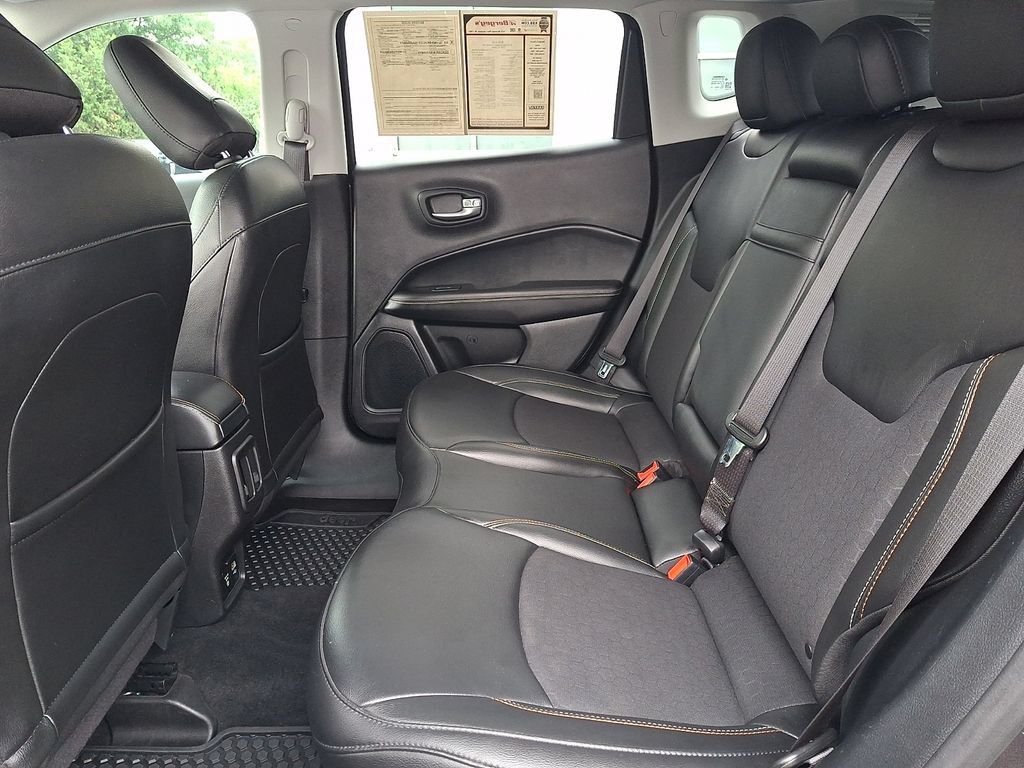 Used 2019 Jeep Compass Latitude w/ Cold Weather Group AWD/4WD image 12