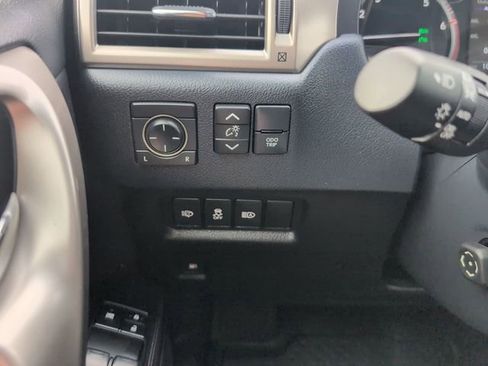 Used 2020 Lexus GX 460 Premium w/ Premium Package image 19