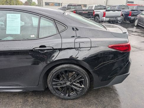 Used 2025 Toyota Camry SE w/ Convenience Package FWD image 3