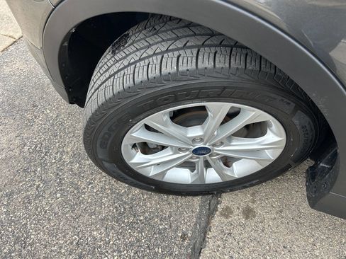 Used 2019 Ford Escape SE image 9