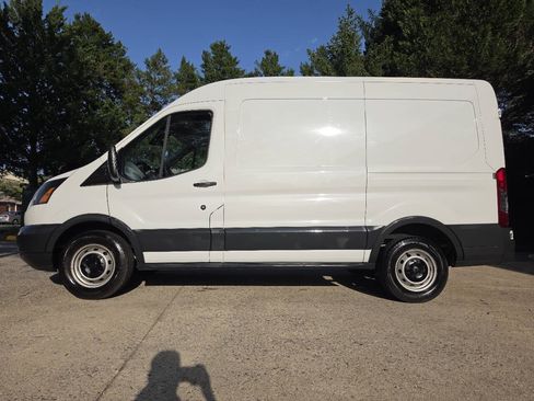 Used 2017 Ford Transit 150 130 Medium Roof RWD image 4