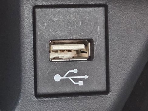 Used 2021 Toyota C-HR XLE FWD image 16