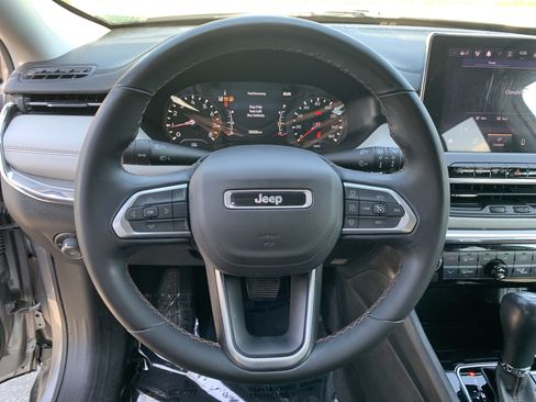Certified 2022 Jeep Compass Limited AWD/4WD image 18