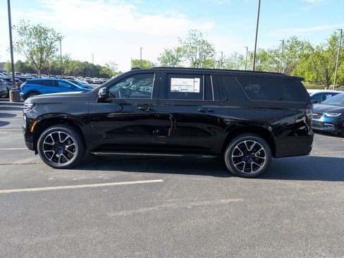 New 2026 Chevrolet Suburban RST w/ RST Capability Package AWD/4WD image 6