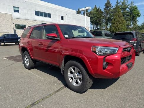 Certified 2022 Toyota 4Runner SR5 Premium w/ Moonroof Package AWD/4WD image 2