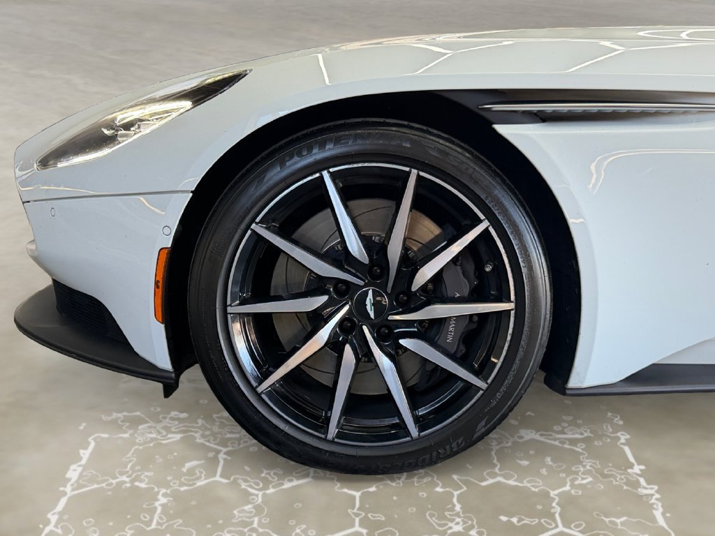 Used 2019 Aston Martin DB11 Coupe RWD image 14