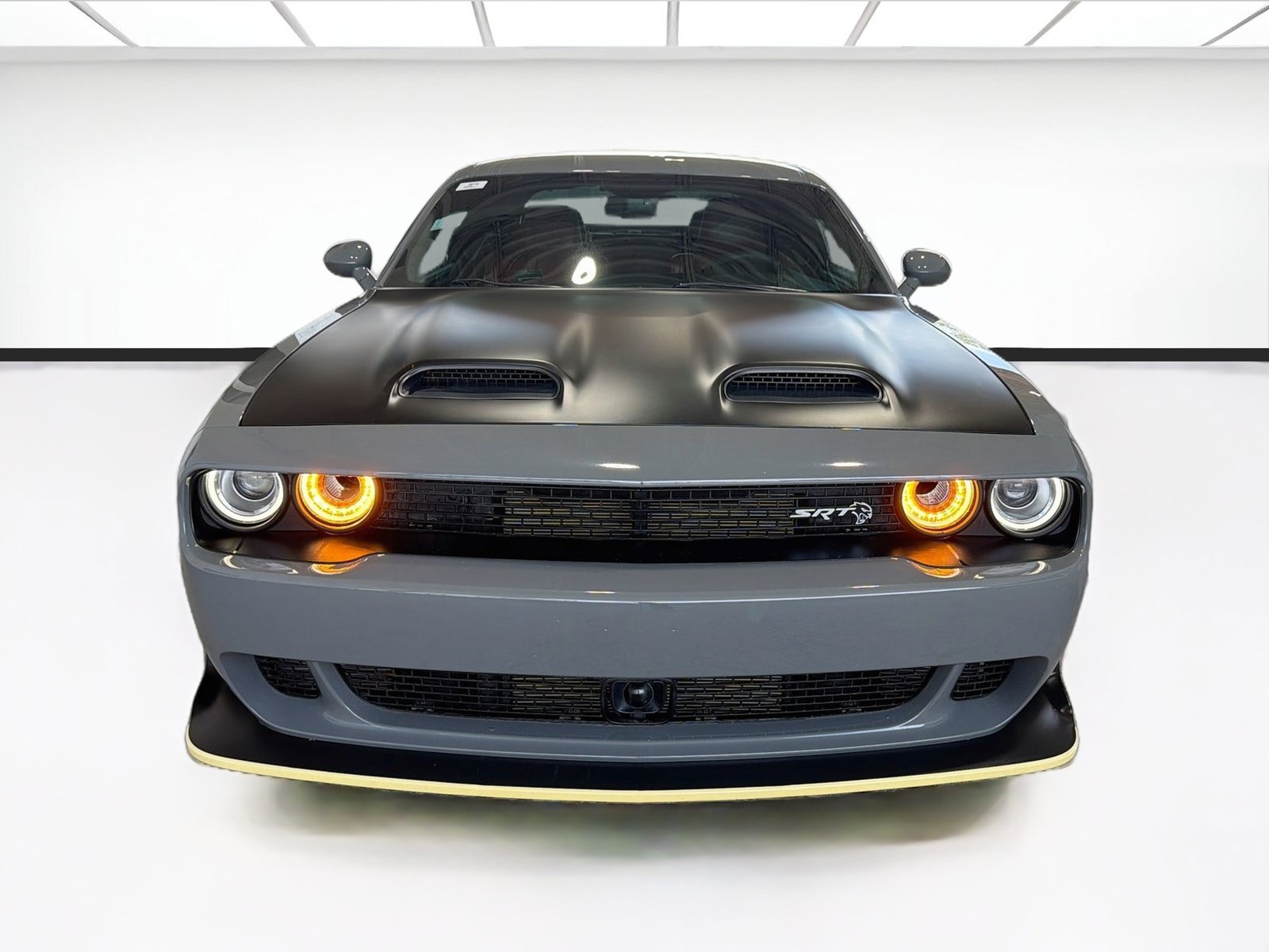 Used 2023 Dodge Challenger SRT Hellcat RWD image 2