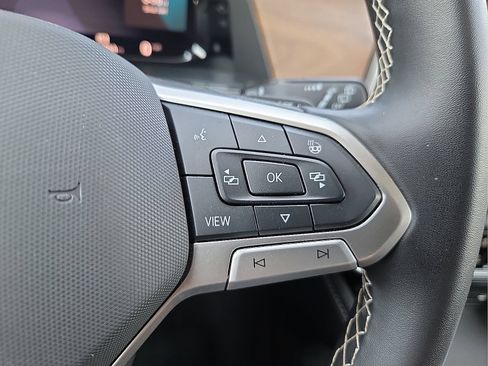 Used 2025 Volkswagen Atlas SE FWD image 21