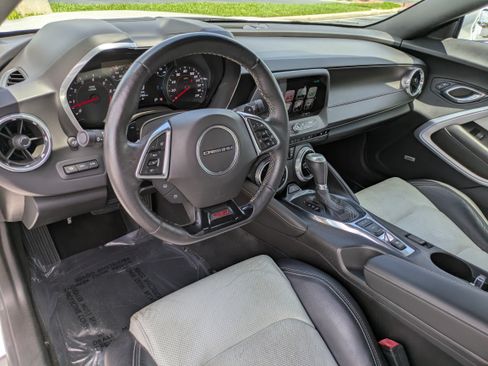 Used 2016 Chevrolet Camaro SS RWD image 15