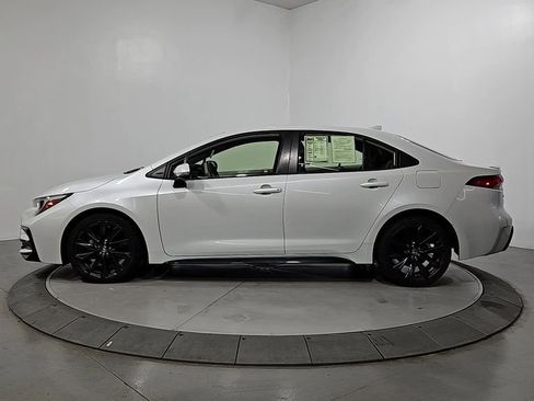 Used 2024 Toyota Corolla SE FWD image 2