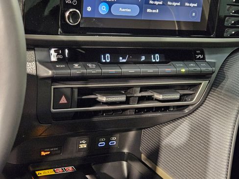 Used 2026 Toyota Camry SE FWD image 31