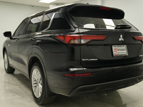 Used 2025 Mitsubishi Outlander ES image 8