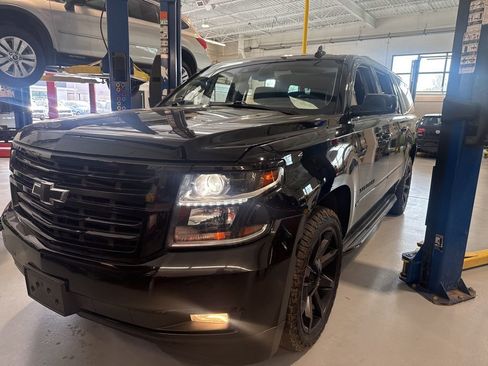 Used 2019 Chevrolet Suburban Premier AWD/4WD image 1