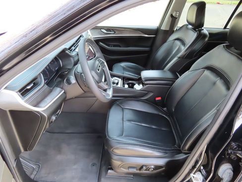 Certified 2023 Jeep Grand Cherokee Limited image 22