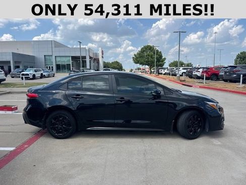 Used 2025 Toyota Corolla SE FWD image 2