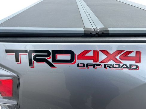 Used 2020 Toyota Tacoma TRD Off-Road w/ Technology Package AWD/4WD image 32