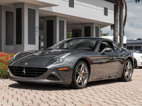 Used 2015 Ferrari California T image 42