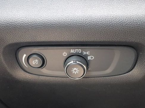 Used 2023 Chevrolet Traverse LT FWD image 20