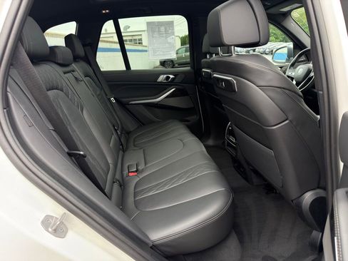 Used 2025 BMW X5 xDrive50e AWD/4WD image 23