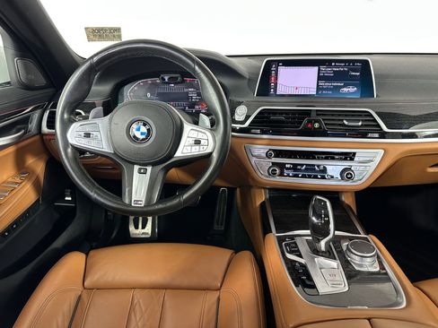 Used 2021 BMW 740i w/ M Sport Package image 4
