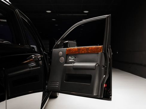 Used 2007 Rolls-Royce Phantom Sedan RWD image 57