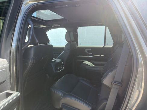 Used 2025 Ford Expedition Platinum w/ Stealth Performance Package AWD/4WD image 9