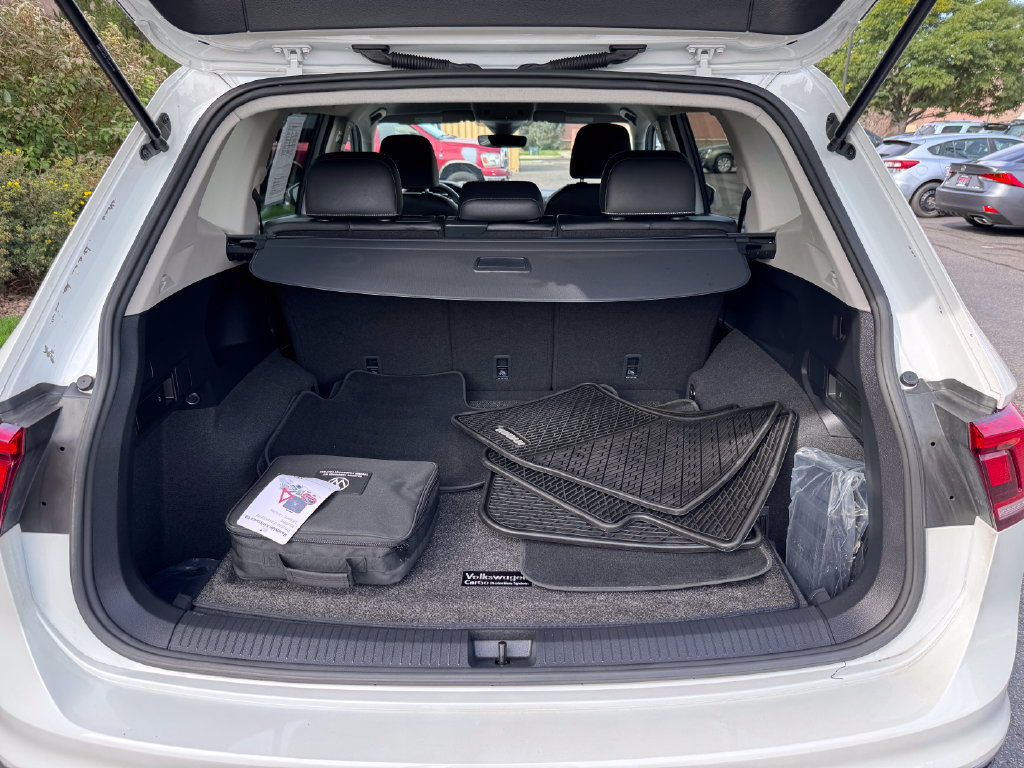 Used 2023 Volkswagen Tiguan SE AWD/4WD image 13