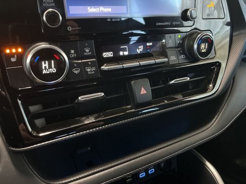 Used 2022 Toyota Highlander XSE AWD/4WD image 15