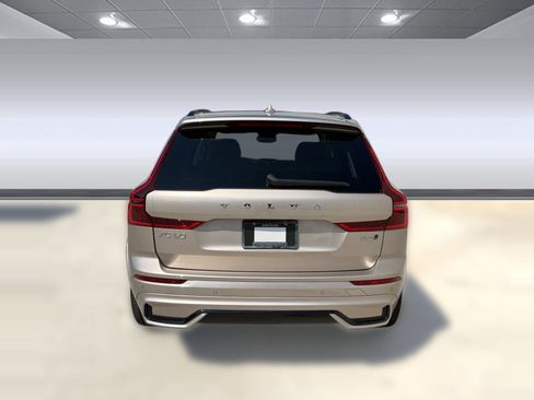 Certified 2026 Volvo XC60 B5 Ultra w/ Climate Package AWD/4WD image 10