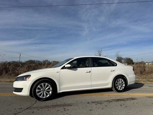 Used 2013 Volkswagen Passat 2.5 S image 1
