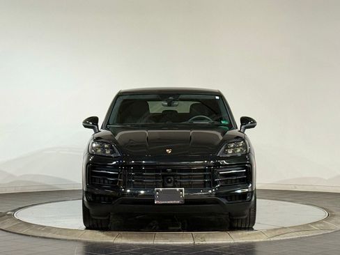 Used 2025 Porsche Cayenne Coupe AWD/4WD image 3