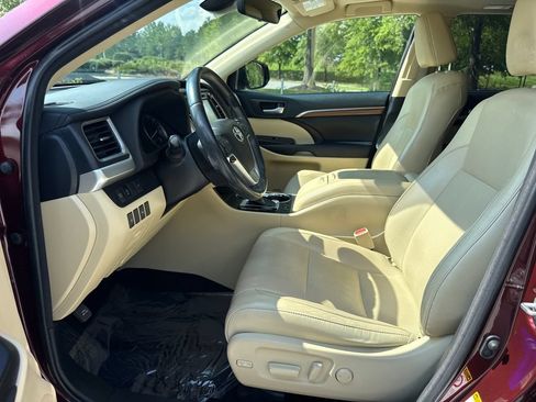 Used 2018 Toyota Highlander Limited AWD/4WD image 12