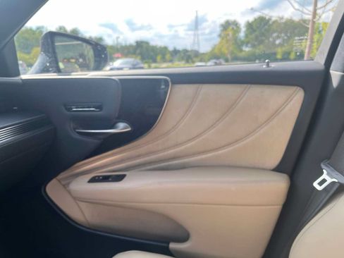 Used 2021 Lexus LS 500 AWD w/ Interior Upgrade Package image 22
