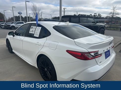 Used 2025 Toyota Camry SE image 5