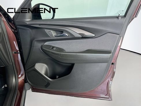 Used 2023 Chevrolet TrailBlazer LT FWD image 34