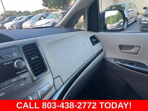 Used 2014 Toyota Sienna LE FWD image 25
