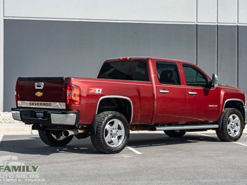Used 2014 Chevrolet Silverado 2500 LTZ w/ LTZ Plus Package image 10