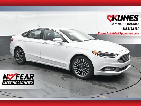 Used 2017 Ford Fusion SE w/ Fusion SE Technology Package FWD image 1