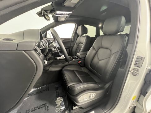 Certified 2018 Porsche Macan S AWD/4WD image 5