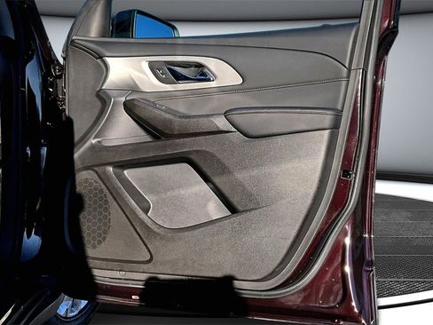 Used 2021 Chevrolet Traverse LT image 27