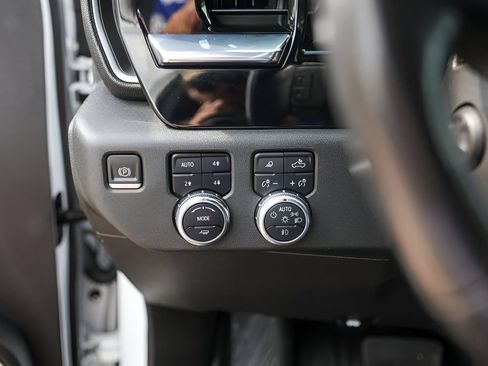 Used 2022 GMC Sierra 1500 SLT AWD/4WD image 18
