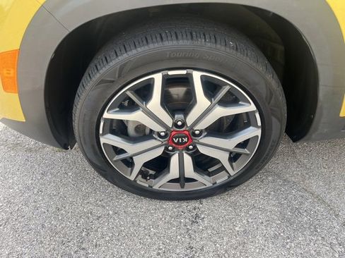 Used 2021 Kia Seltos SX w/ SX Sunroof Package image 11