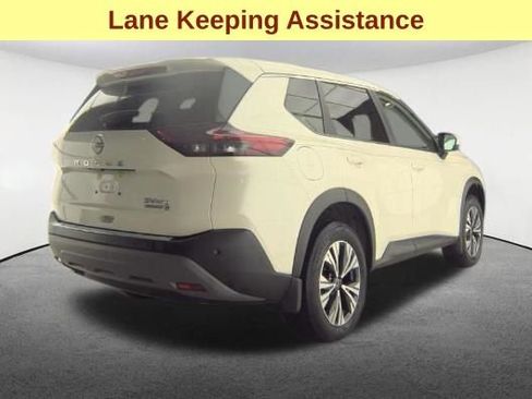 Used 2023 Nissan Rogue SV image 5