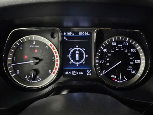 Used 2019 Nissan Titan SV w/ SV Convenience Package image 22