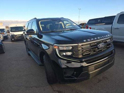 Used 2025 Ford Expedition Active image 3