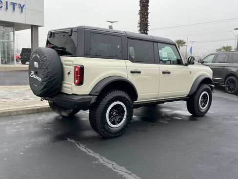 New 2025 Ford Bronco Badlands AWD/4WD image 3