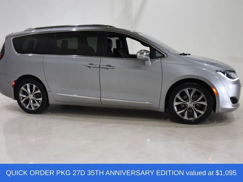 Used 2020 Chrysler Pacifica Limited image 3