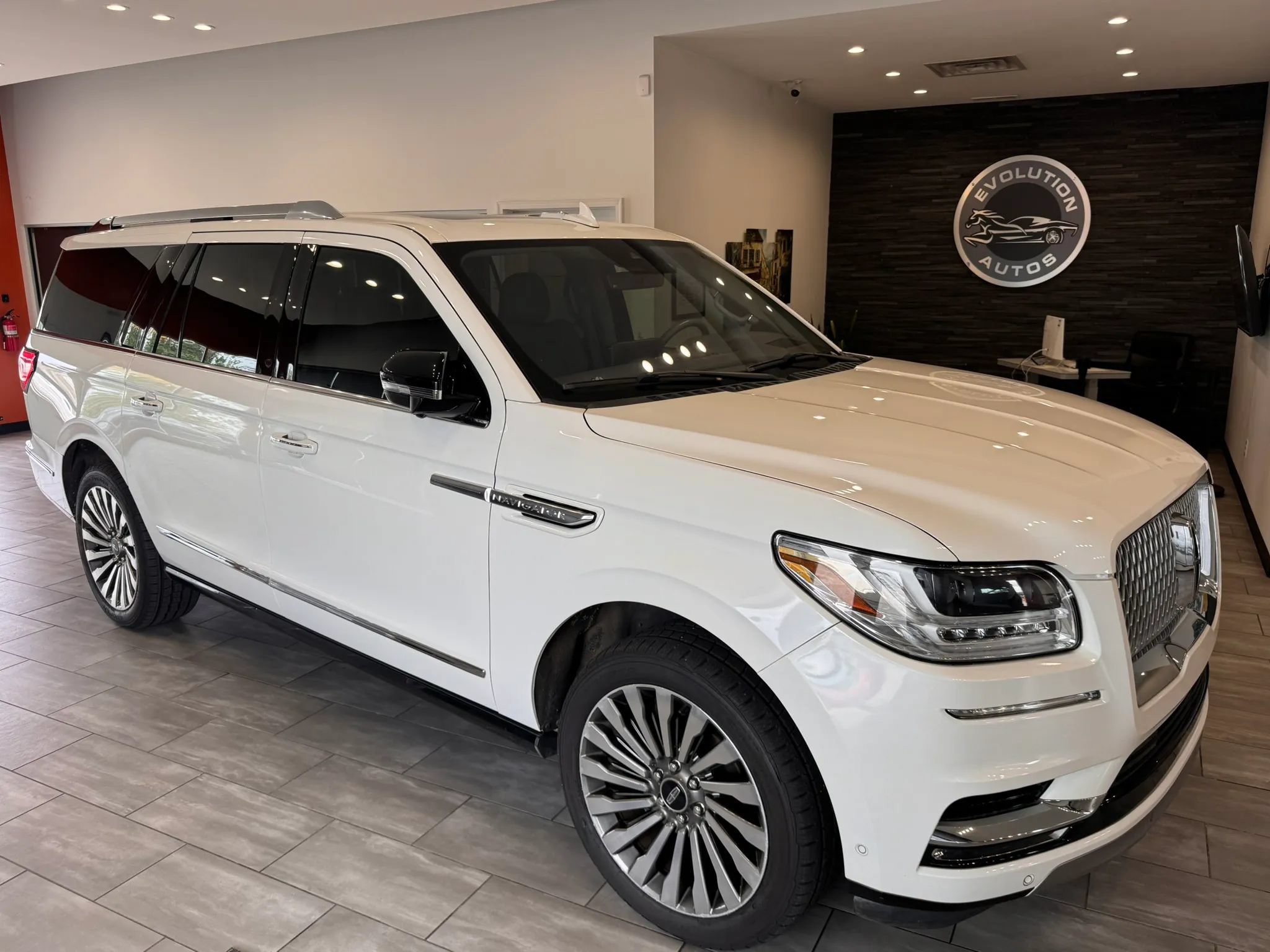 Used 2020 Lincoln Navigator L Reserve w/ Luxury Package AWD/4WD image 4