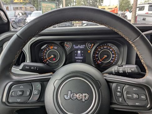 Used 2024 Jeep Wrangler Unlimited Sport AWD/4WD image 32