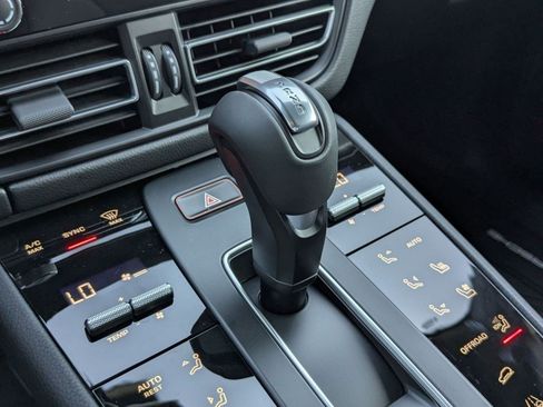 Certified 2026 Porsche Macan AWD/4WD image 20